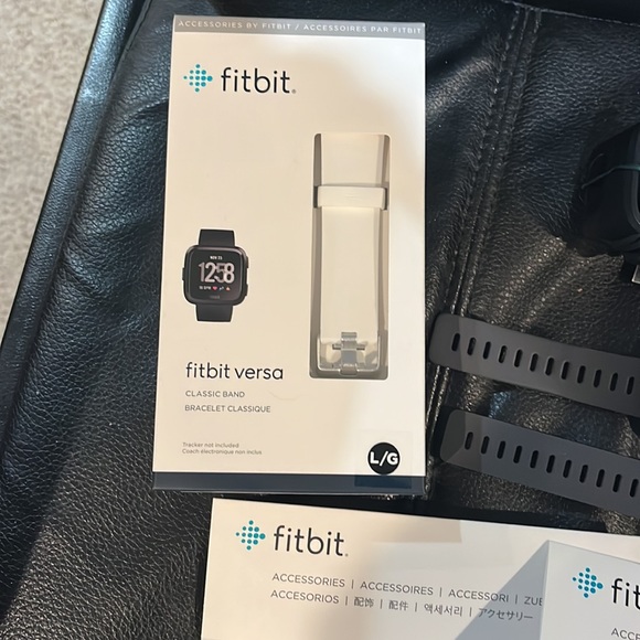 Fitbit Versa Lite Edition w Charger & New Wristbands - Reset to Factory Settings - Picture 3 of 7